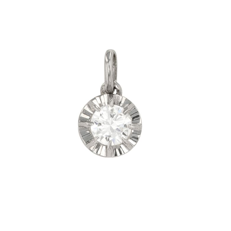 Acheter Pendentif vintage diamant 0.75 carat or blanc 1.30g Comme neuf - 1900,00 € Pendentif vintage diamant 0.75 carat or blanc 1.30g Comme neuf - reconditionné disponible sur Gemme Les Bijoux